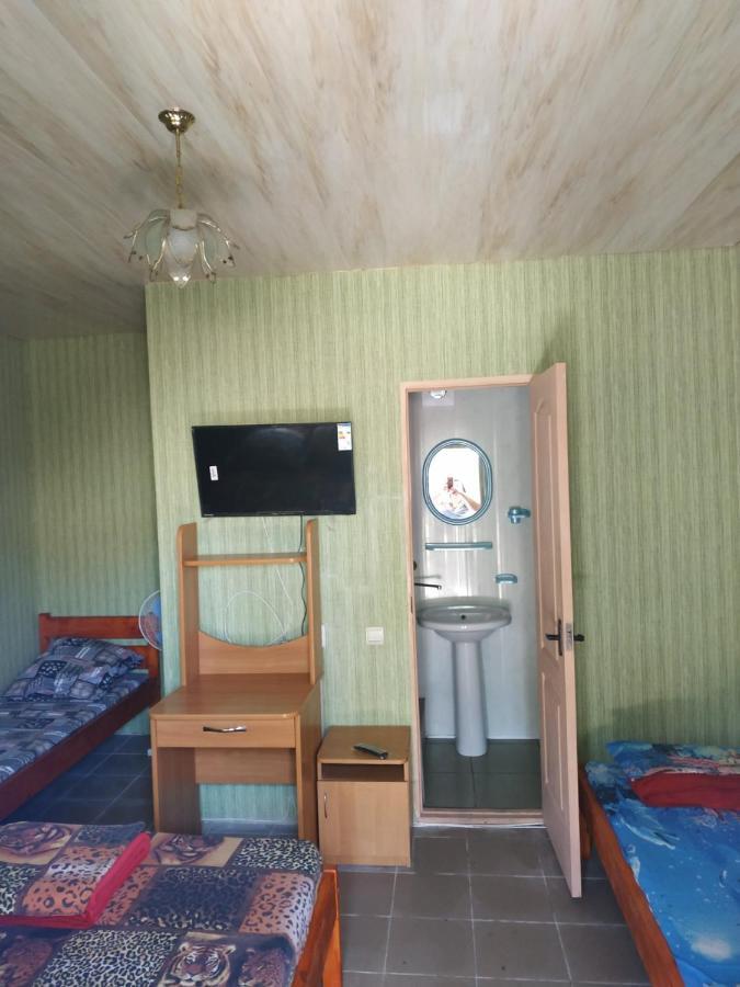 Monte Karlo Hotell Zaliznyi Port Exteriör bild