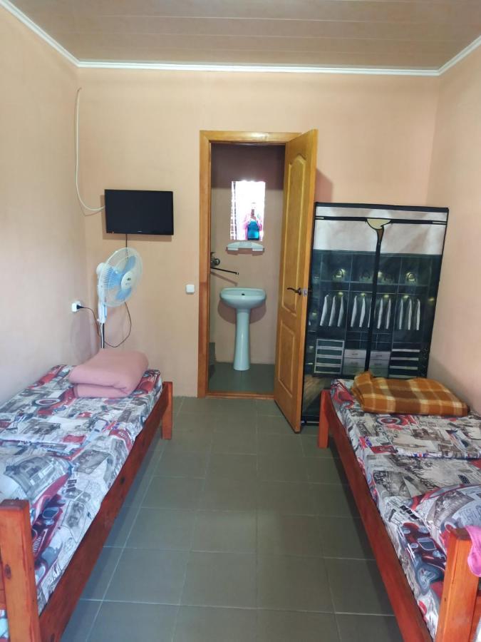 Monte Karlo Hotell Zaliznyi Port Exteriör bild