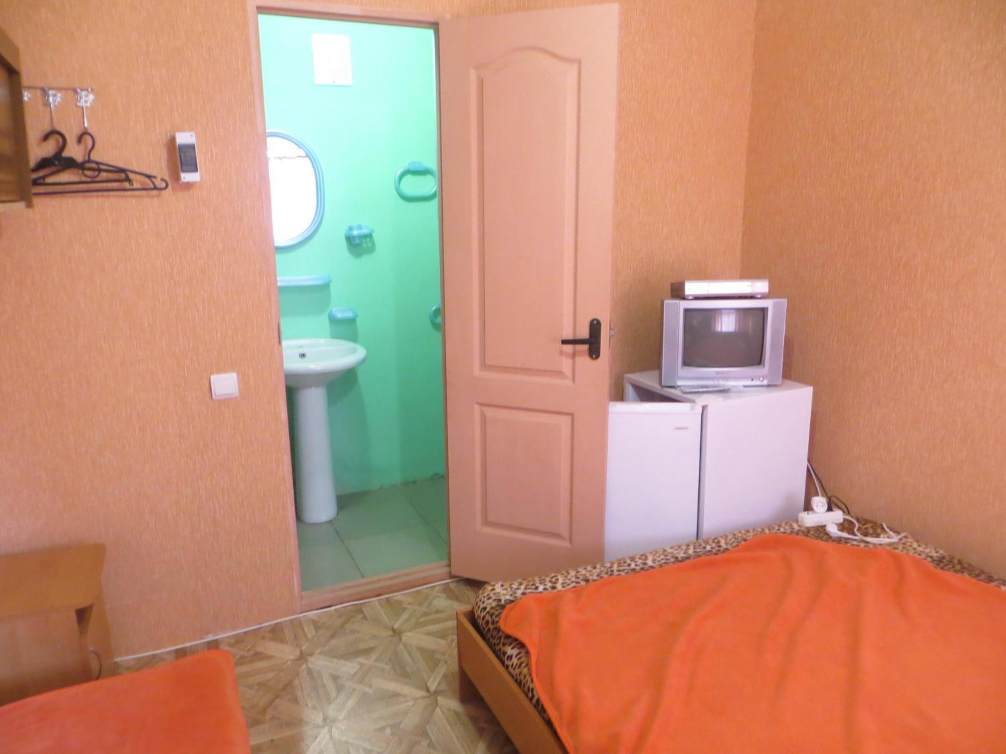 Monte Karlo Hotell Zaliznyi Port Exteriör bild