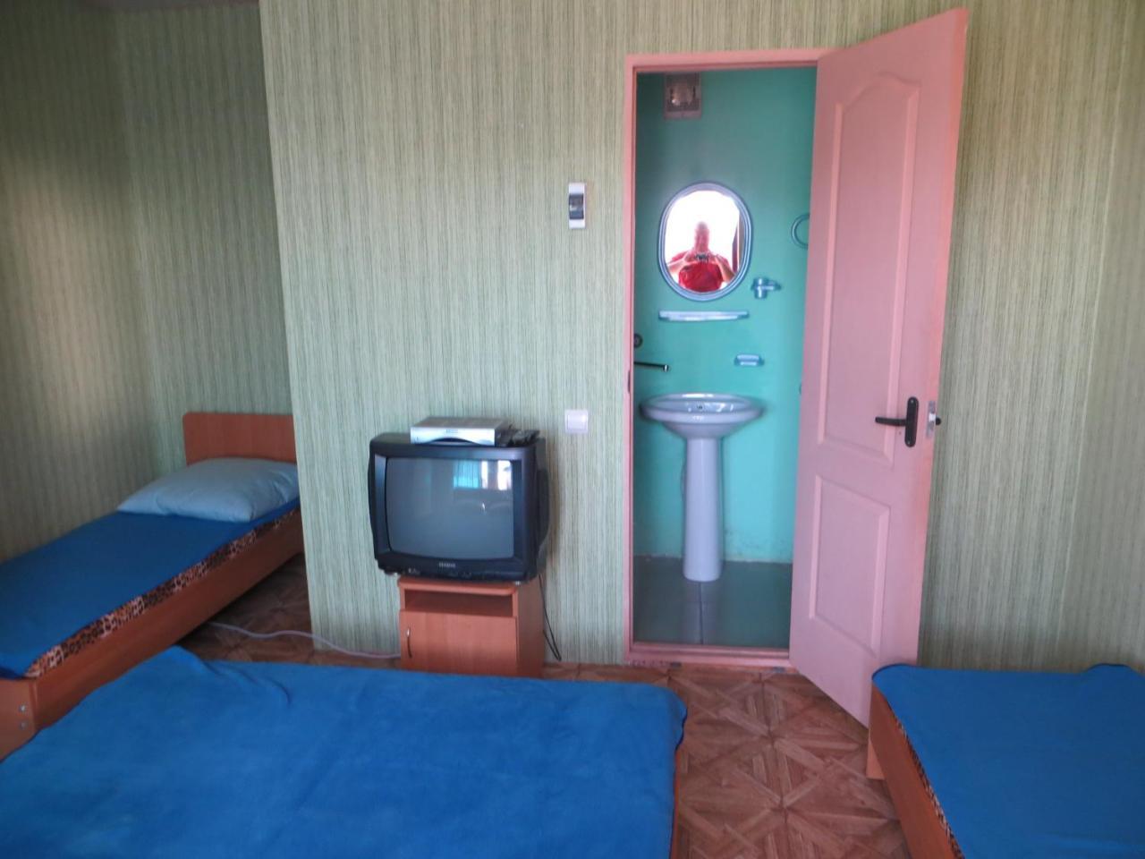 Monte Karlo Hotell Zaliznyi Port Exteriör bild